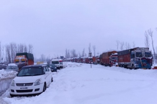 Kashmir highways closed due to heavy snowfall