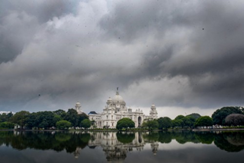 Weather office forecasts rain with thunderstorms in Kolkata
