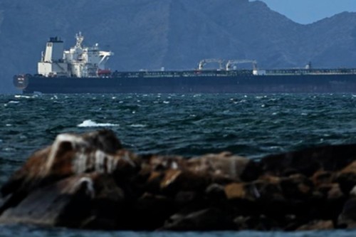 US tanker crashes in Iraq during Iran war