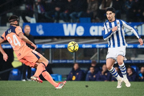 Real Sociedad beat Barca as La Liga title race tightens
