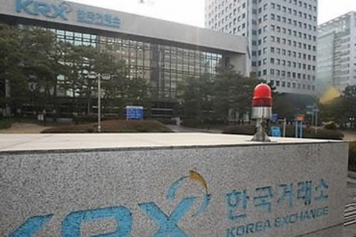 Seoul stocks surge over 2 pc, heading toward new record high