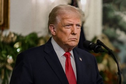 Trump weighs limited Iran strike: WSJ