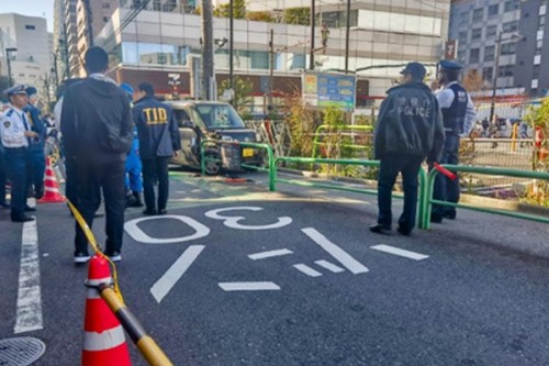 Woman injured in stabbing attack in Tokyo, suspect at large