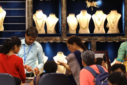 Gold records first weekly loss after nine-week surge