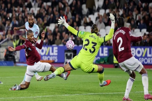 Brentford beat West Ham to earn first away win of the season