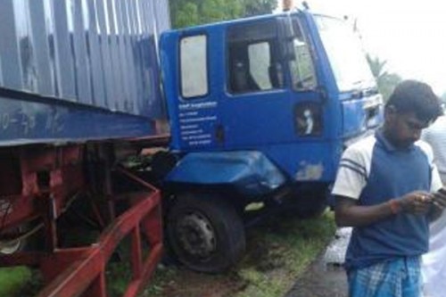 Bus collision in Sri Lanka injures 21 people