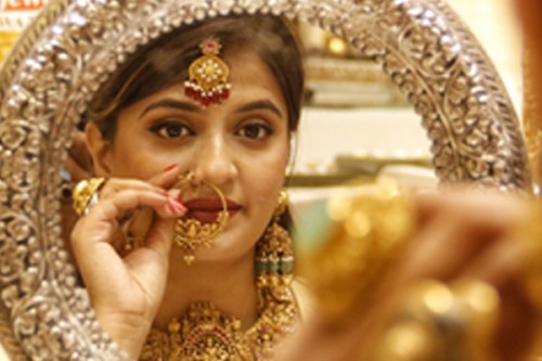 Gold, silver trade choppy as crude rallies over West Asia tensions