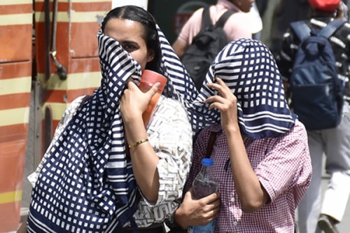 Scorching heat in Kerala, weather alerts issued in 12 districts