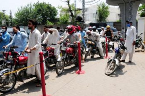 Debt-ridden Pakistan feels the heat of rising oil prices