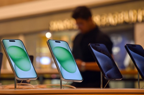 Apple to unveil next-gen iPhones with new chips, thinner Air model