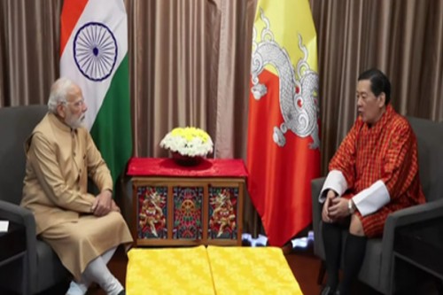 PM Modi meets Bhutan's Fourth King Jigme Singye Wangchuck