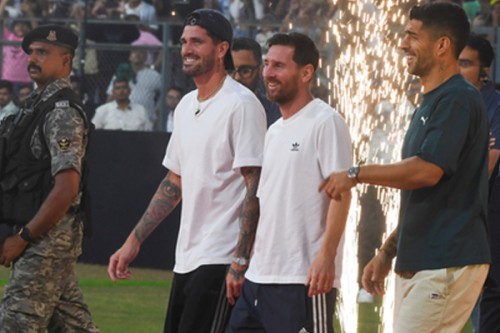 Messi mania grips Delhi as thousands flock to Arun Jaitley Stadium