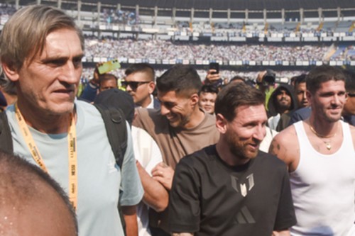 Disappointed fans vandalise Salt Lake Stadium after Messi exits early