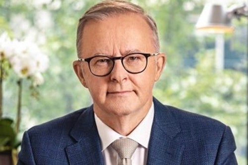 Australia raises shooting of reporter in LA with US