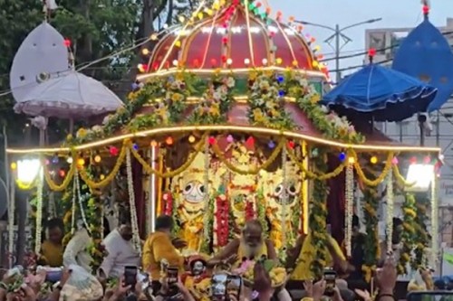 Centuries-old Lord Jagannath Rath Yatra celebrated in Kashi, lakh of devotees participate