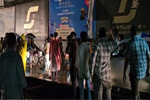 One dead as high-tension wire falls on Ganpati procession trolley in Mumbai