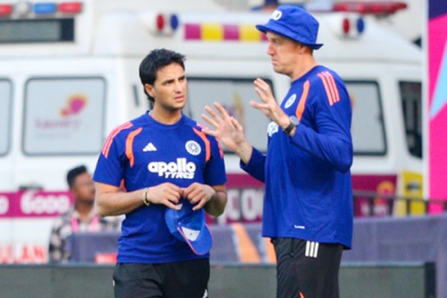 T20 WC: Shastri calls India's loss a 'timely shake-up' after South Africa thrashing in Super 8s