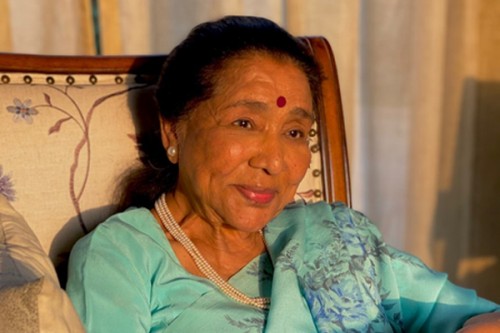 Telangana, Andhra Pradesh CMs condole death of Asha Bhosle