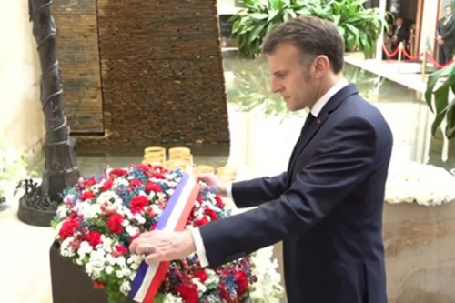 French President Macron pays tribute to victims of 2008 Mumbai terror attacksFrench President Macron pays tribute to victims of 2008 Mumbai terror attacks