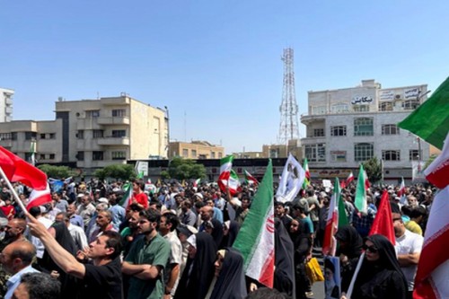 Trump warns Iran of 'very strong action' if protesters hanged