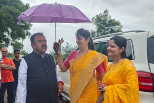 Rupali Chakankar�s resignation not enough, says Maha Opposition