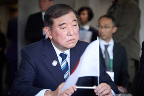 Japanese PM signals intention to resign amid mounting party pressure