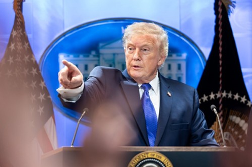 Trump signals possible Iran deal amid escalation