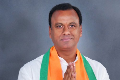 Telangana Congress MLA finds fault with CM�s remarks on social media journalists