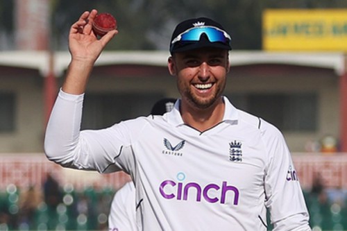 Ashes: Will Jacks replaces injured Wood in England's XI for Brisbane Test