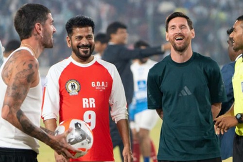 Telangana CM thanks Messi for enthralling fans in Hyderabad, congratulates security personnel