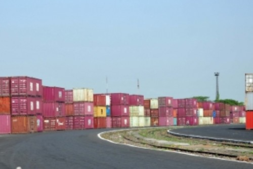 Pakistan's trade deficit soars by 44 per cent as exports plunge