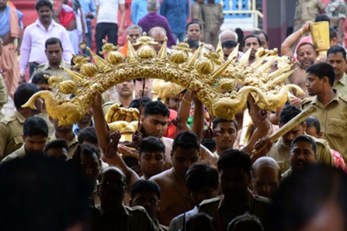 Odisha: Puri witnesses huge influx of devotees on 'Suna Besha'
