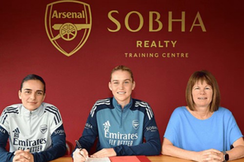 Alessia Russo pens long term deal with Arsenal