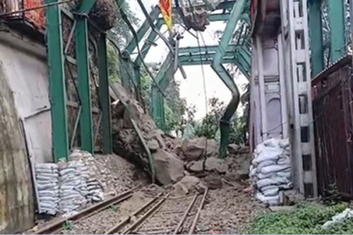 Landslide hits Haridwar's Mansa Devi hill, blocks railway traffic