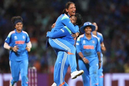 Union Ministers hail 'Women in Blue' for scripting history in Indian cricket