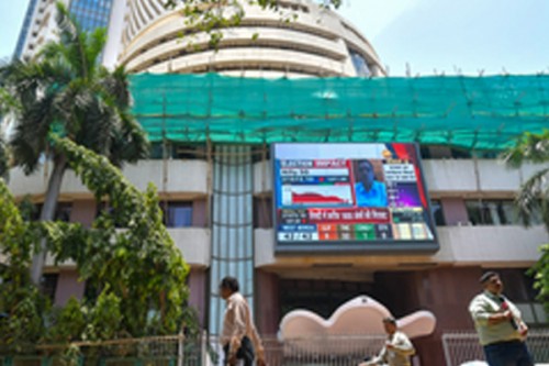 Indian stock market ends holiday-shortened week on positive note