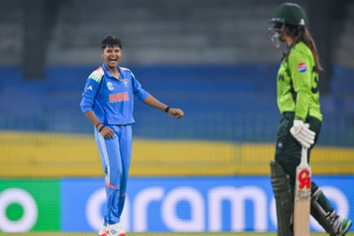 I do not pay attention to all that Ind-Pak talk: Kranti Goud