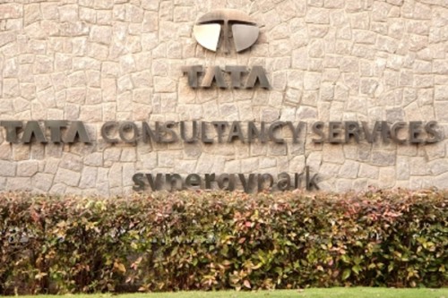 TCS shares trade lower after it announces to layoff 12,200 employees