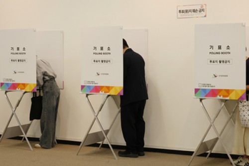 South Korea: Two lawmakers of ruling party lose seats over election law violations