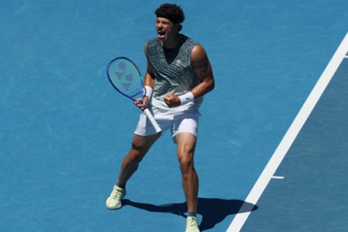 Aus Open: Shelton edges past Humbert in opening round thriller