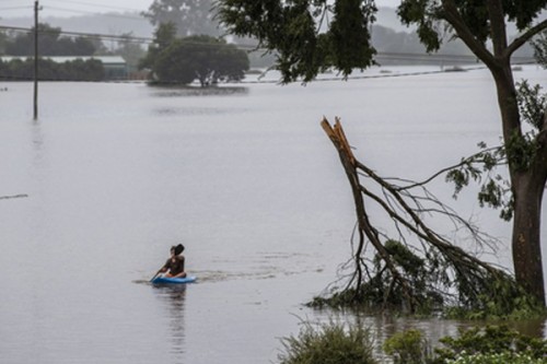  Flood emergency prompts widespread warnings in Australia's Queensland