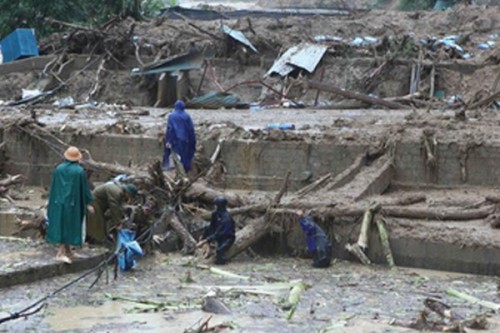 Death toll rises to 35 in Vietnam floods