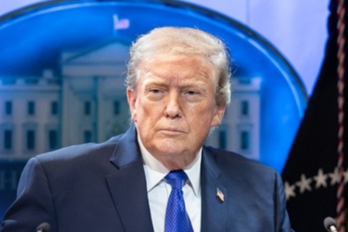 Trump warns Iran over Hormuz shipping