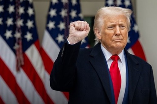 Trump rejects war doubts amid Iran row