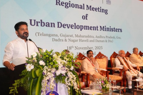 Telangana CM seeks Centre's help for mega projects