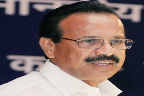 Siddaramaiah ran to centre for Covid jab but now questions vaccine, taunts Sadananda Gowda