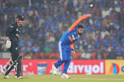 Varun Chakaravarthy is a magician, make no mistake: Gavaskar