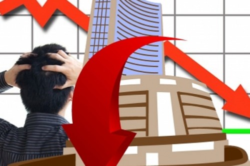 Sensex, Nifty open in red; IT continues to bleed