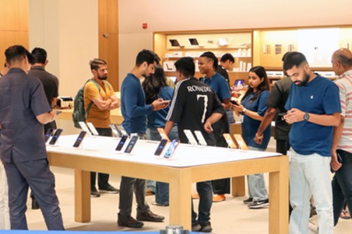 Apple ships record 4.9 million iPhones to India in Q3 2025