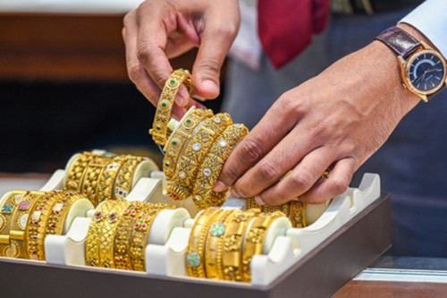 Gold, silver continue to decline as CME margin requirements hike set to take effect